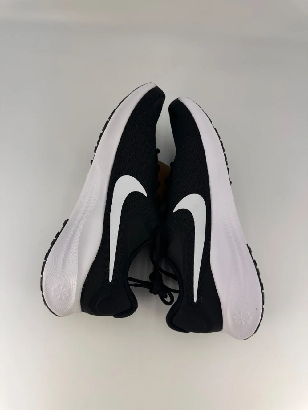 Nike Revolution 7 Shoes Mens Black White FB2207-001